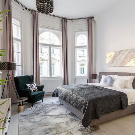 Lh Gallery Apartments Budapest Bagian luar foto