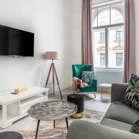 Lh Gallery Apartments Budapest Bagian luar foto