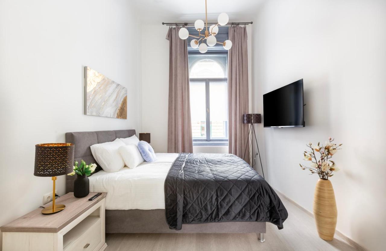 Lh Gallery Apartments Budapest Bagian luar foto