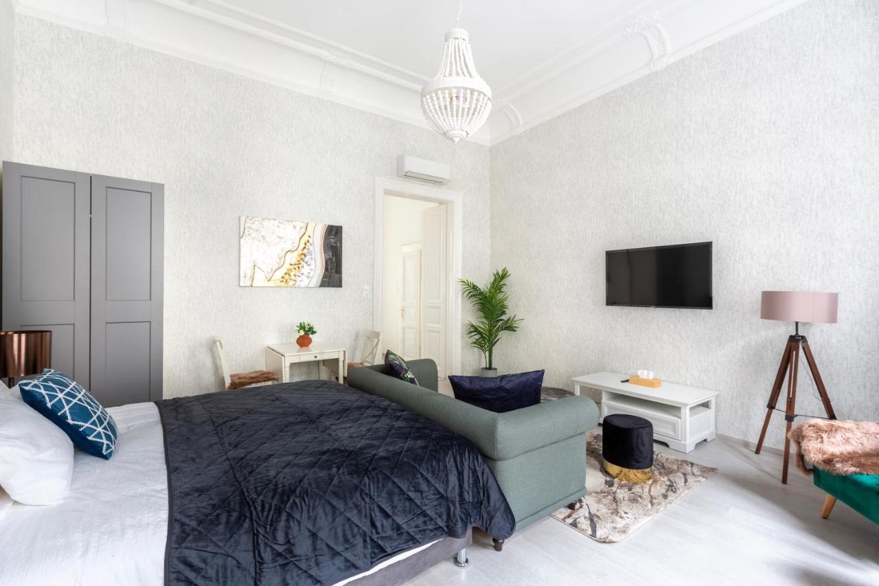 Lh Gallery Apartments Budapest Bagian luar foto