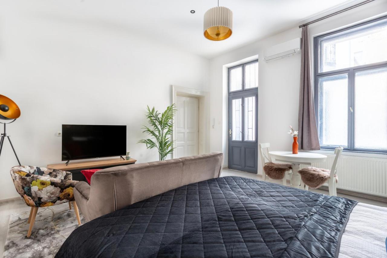 Lh Gallery Apartments Budapest Bagian luar foto