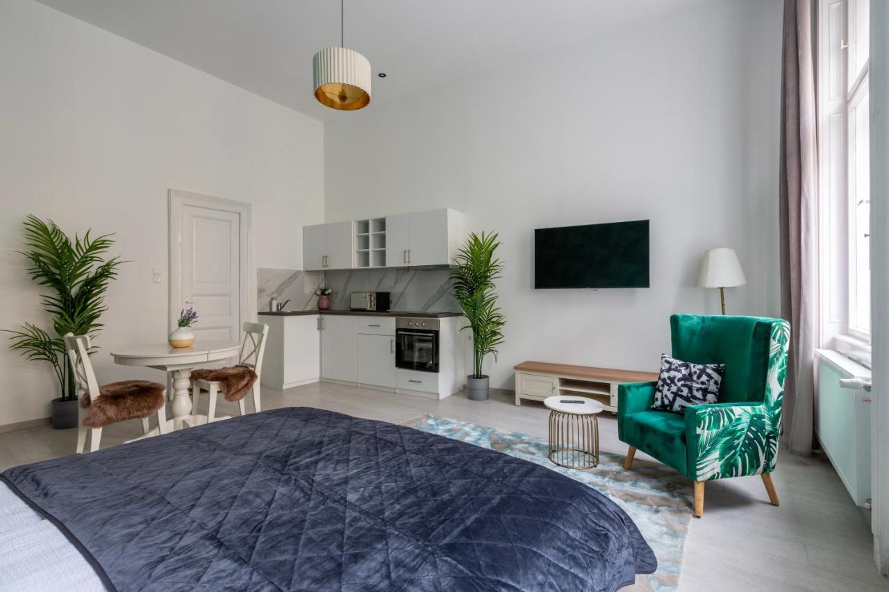 Lh Gallery Apartments Budapest Bagian luar foto