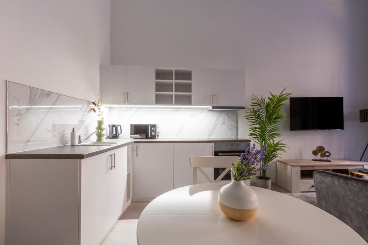 Lh Gallery Apartments Budapest Bagian luar foto