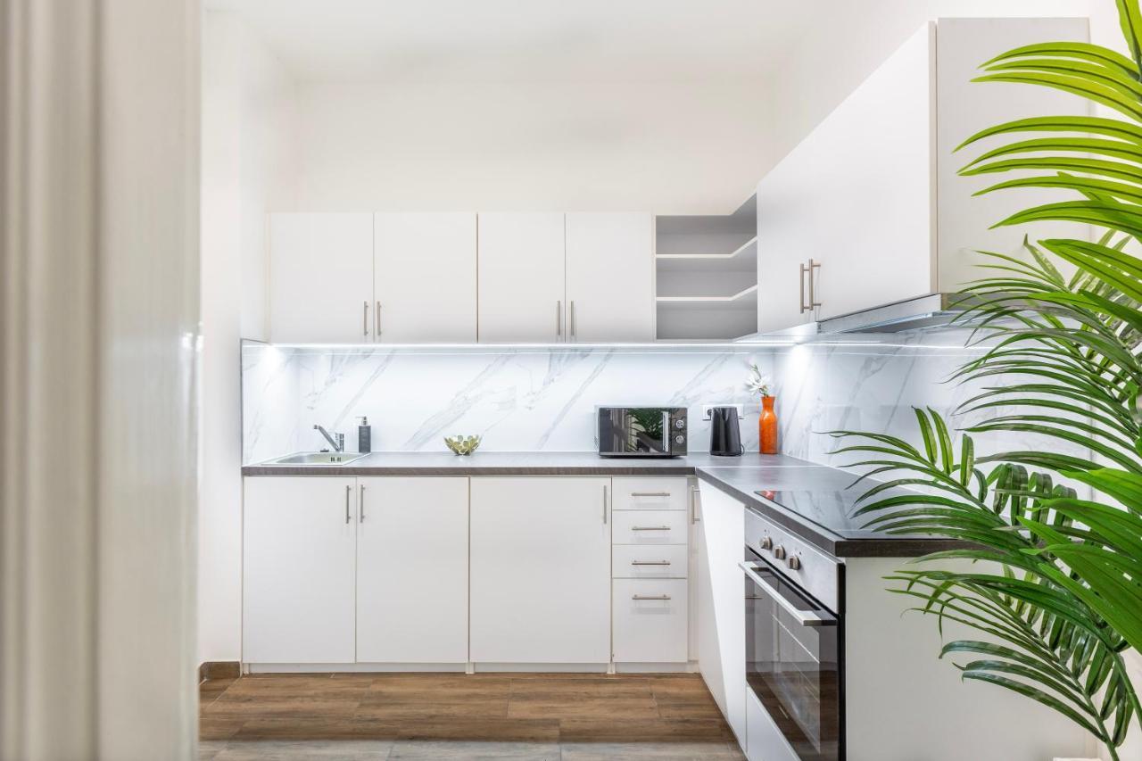 Lh Gallery Apartments Budapest Bagian luar foto