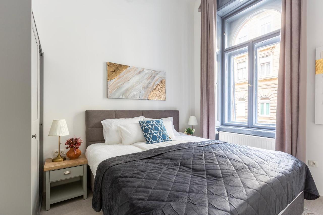 Lh Gallery Apartments Budapest Bagian luar foto