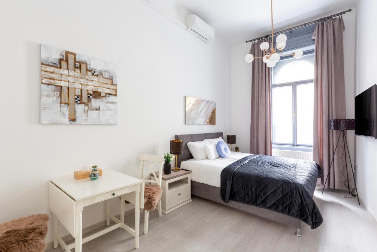 Lh Gallery Apartments Budapest Bagian luar foto