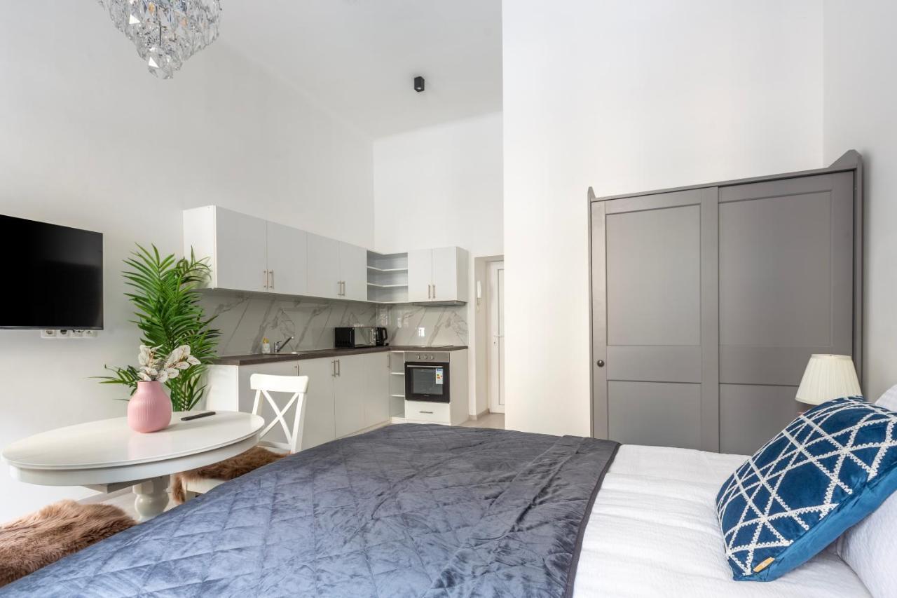 Lh Gallery Apartments Budapest Bagian luar foto