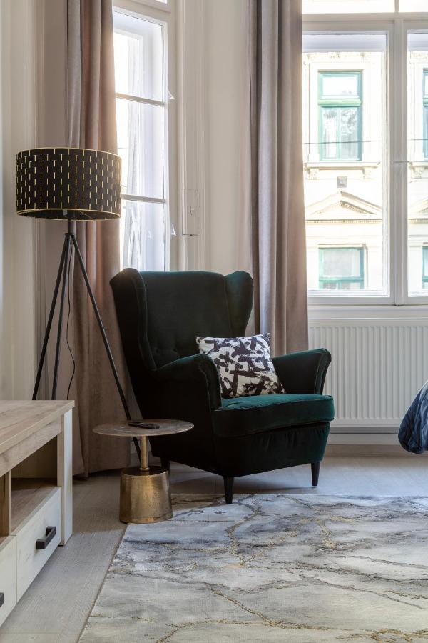 Lh Gallery Apartments Budapest Bagian luar foto