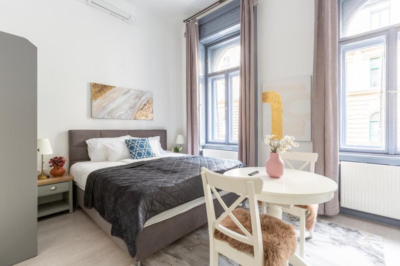 Lh Gallery Apartments Budapest Bagian luar foto